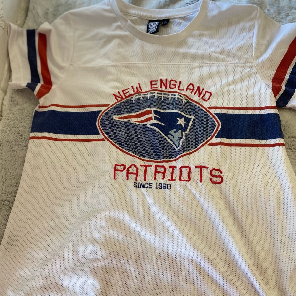 Womens New England Patriots Mesh Shirt XL Runs Small Fits L